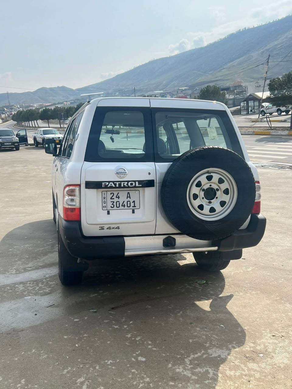 نیسان پاترۆل مۆدێل ٢٠٠٢ ناو سپی سەیارەکە لۆک لۆکە هیچ تەقیووی نییە بەشەرت چەمەلغێک و یەک ژێر دەرگای بۆیاغە بێ ناوگرتن بێ لێدران مەکینەی نەکراوەتەوە بەشەرت سەرف و بوخار و دوکەڵی نییە مەکینە و ئەکسل و دەبڵ ئەکسل و تەبریدی بەشەرت یەک دینار مەسرەفی نییە رەقەم و سەنەوی تا ٢٠٣٠ بەناو خۆمە ناوی نییە لە حاسیبەی بەغدا خۆم سەفەری بەصڕام پێی کردووە سعری ١١٤ وەرەقەیە و مەجالی تێدایە سەیارەکە لە سۆرانە 
هیمن نییە تەلەفون بۆ خاوەنی بکەن
*********** أربيل, العراق
