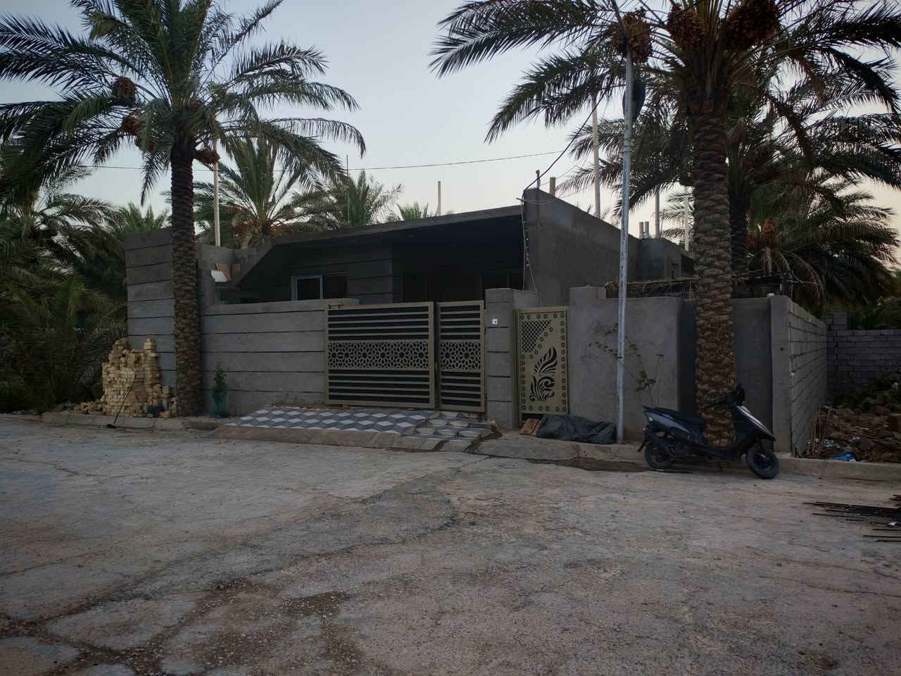 سلام عليكم بيت مساحه 250 متر طابو زراعي 
سند 25 الموقع بعقوبه أم العضام مربع الدهلكيه 
قريب ع شارع الرئيسي  مبني طابق واحد
للاستفسار اتصل
***********
***********
مكتب الشمس للعقار بعقوبة حي المعلمين
