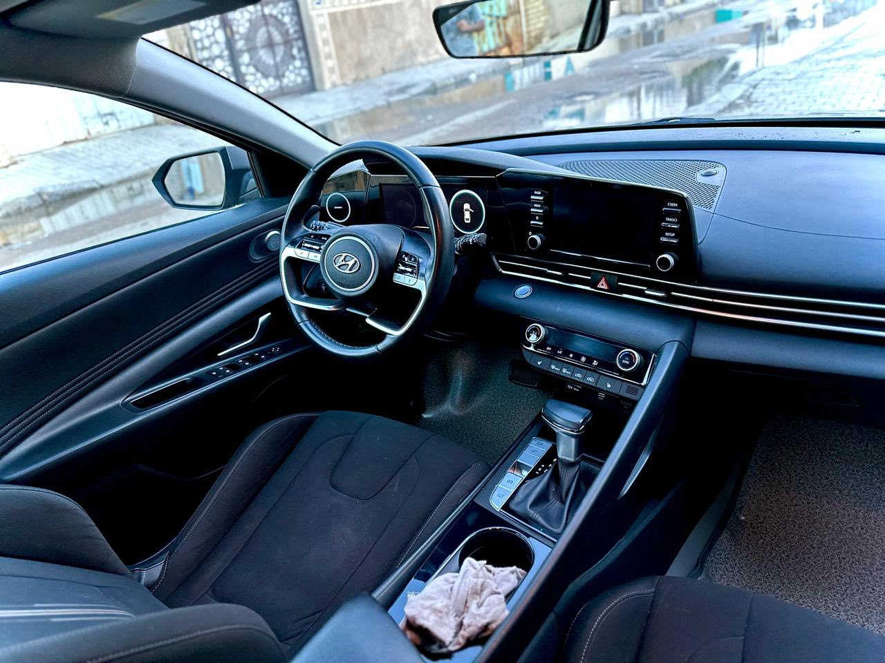 السلام عليكم للبيع الانتره موديل 2022 مكينه 2000 السياره جديده صور حادثها موجوده وبيها باب تبديل فقط الباقي مكفول  مكينه كير  كفاله بسمي شرط التحويل تخم تاير جديد السياره فول عده الفتحه  مكان بغداد السعر 155 وبيها مجال بسيط لاستفسار ***********
