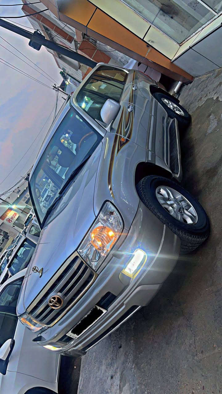 السلام عليكم لاندكروز ٢٠٠٦ لون سلفر رقم شمالي أربيل بأسمي السياره بدون صبغ عدا الدعاميه الاماميه مكينه ٦سلندر بلادي تخم تاير بيه السياره فتحة سقف داخل مخمل  فورويل درايف ،دبل تانكي حساسات أمامي خلفي اضافه إلى زراكات للأيت ، كشافات أماميه، ٧راكب ، وباقي المواصفات المعروفه السعر 205  وبيه مجال ***********
