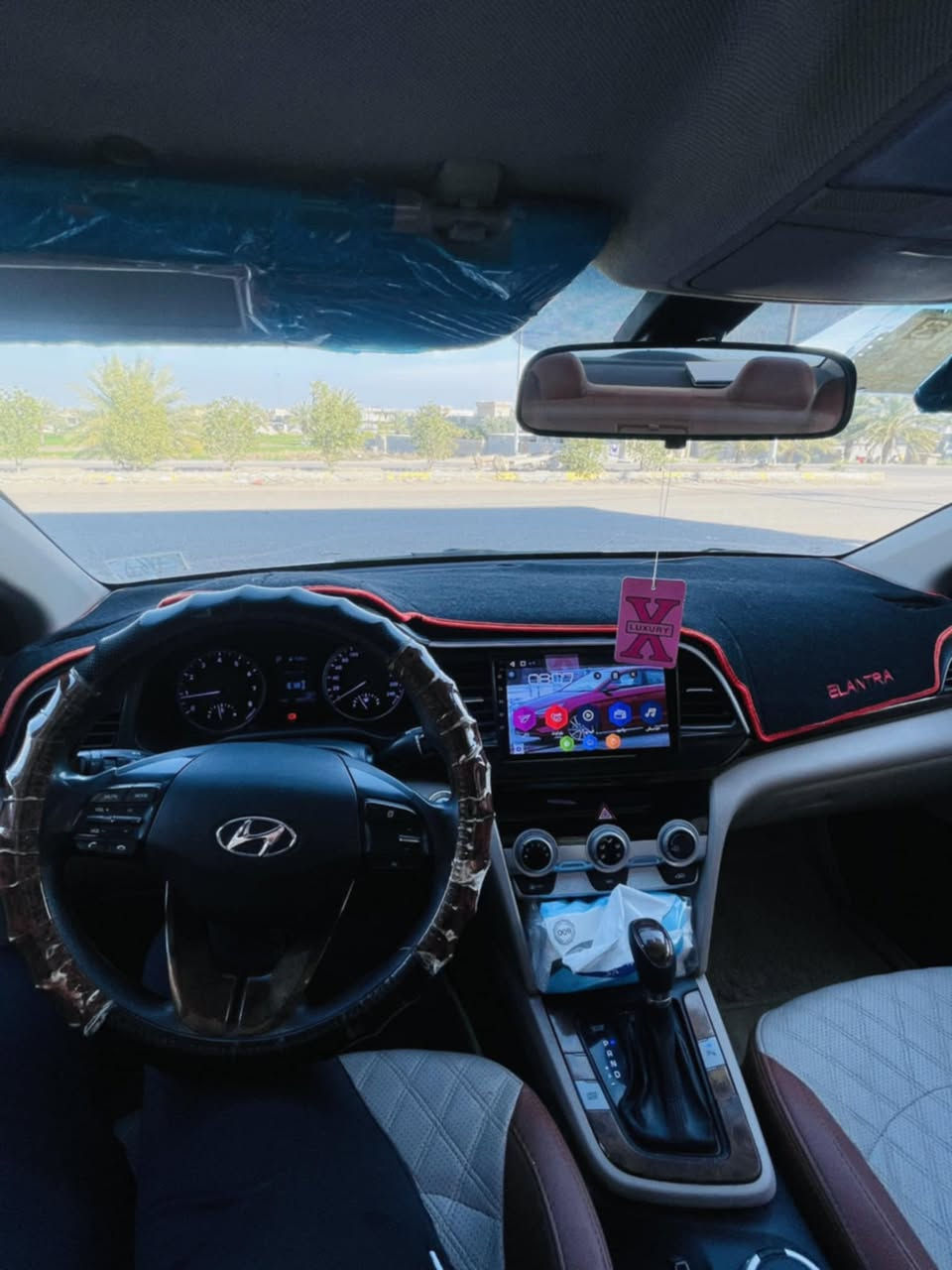 الانترا موديل 2019 خليجي بيها فقط بارد شبر بالباب سعر 170 وبيها مجال رقم صاحب السيارة ‭0782 817 4414‬
