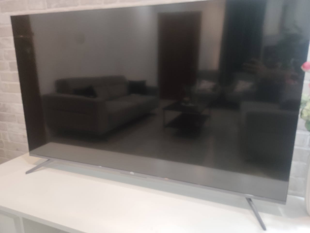السلام عليكم ورحمة الله وبركاته 
تلفزيون نوع TCL قياس 55 انج سمارت اندرويد 4K مستعمل اخو الجديد نظيف جدا جدا سعرة بموقع الريان 655 الف كما موضح بالصور اريد ب500 الف مكاني حي الجهاد 
للتواصل على الرقم ***********
