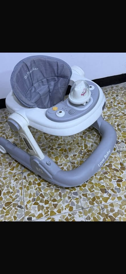 السلام عليكم  للبيع حجلة
وهزاز صغير وكبير كلهم شرط الشغل والشحن استعمال قليل للتواصل على ***********
