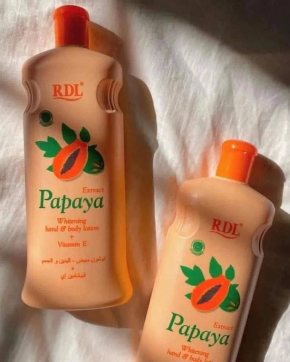 لوشن بابايا المبيض #RDL الأصلي 💯% 🔥
💥المنتج الأكثر رواجًا 😎💥
المنتج بابايا الرهيب الذي يحقق نتائج باهرة لوشن مرطب و مبيض لليدين والجسم بخلاصة البابايا يحتوي على مزيج من خلاصة ثمار البابايا وفيتامين ه‍ الذي يعمل كمضاد للاكسدة ويعمل على نضارة البشرة 👌
لا يترك آثار دهنية يستخدم للجسم واليدين.🌷
💥يعمل على تفتيح البشره وتوحيد لونها وتقليل ظهورالبقع الداكنه والتجاعيد من خلال وجود فيتامين سي الموجود بوفرة في ثمار البابايا .
💥لوشن البابايا الأصلي
... تبييض + رائحة + ترطيب 
لتفتيح وترطيب اليدين والجسم. 
تعطي تعطير طول اليوم 😉
المبيض لليدين والجســم 
💥بخلاصة البابايا مع فيتاميـن E.
💥لايترك آثار دهنـيه على البشرة لأنه تركيبته خفيـفة يغذي وينعم البشرة ويحميـها من الجـفاف. 🥰
💥يعيد الشباب إلى البشرة .
💥يجعل البشرة تفيض نظارة وحيويه .
💥يساعد على الحفاظ على 
💥يتميز برائحه مميزه جدا.
💥 تركيبة غنية تضفي جمالاً ورونقاً على البشرة وتساعد على الحفاظ على التوازن الطبيعي لترطيب وتفتيح البشره.
💥ينصح بإستخــدامه بعد الحمام على كامل الجسم
#الاصلي المنشأ أندونيسيا 🇮🇩💯
سعر الدرزن 
يوجد لدينا توصيل الجميع محافظات العراق✔️✔️


**إذا كنت صاحب هذا الإعلان وتريد حذفه لأي سبب، رجاءا أرسل رسالة إلى الدعم الفني**