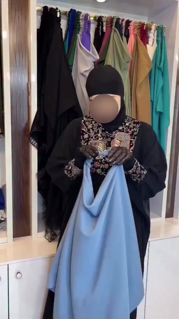 ربطة أم اللاستيك (أم التجه) 
توفرت بكرستال وبدون كرستال 
القياس: 140


**إذا كنت صاحب هذا الإعلان وتريد حذفه لأي سبب، رجاءا أرسل رسالة إلى الدعم الفني**