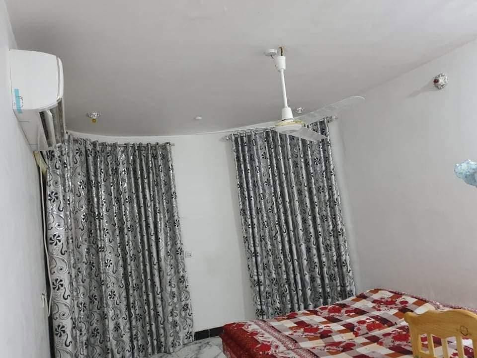 سلام عليكم
منزل للبيع مقابل مقام رد الشمس 
المساحه ١٣٠متر 
مطبخ حار مطبخ بارد طابقين غرفتين فوك مجمع صحيات فوك وجوا وصاله وهول 

***********
