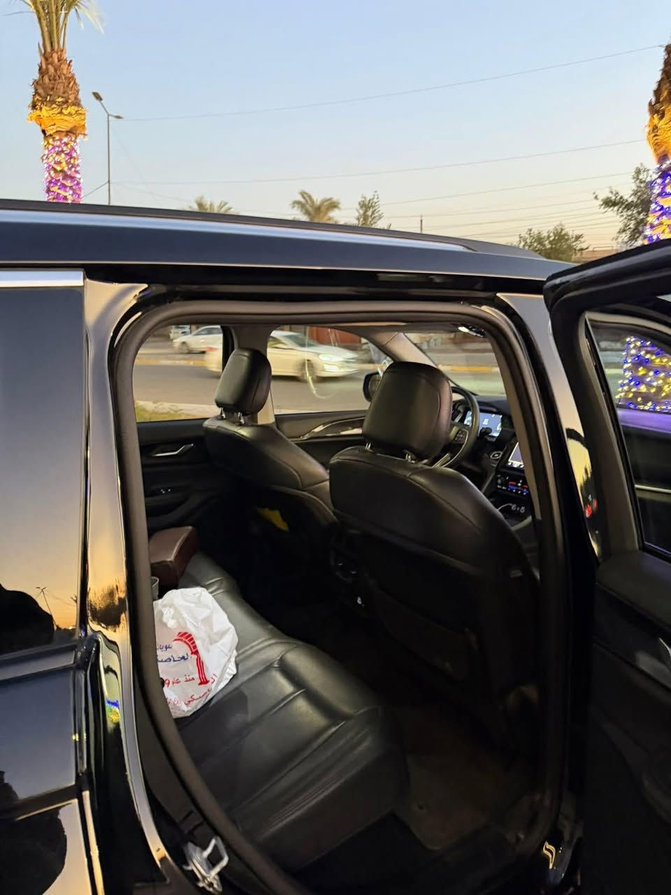 سلام وعليكم جيب موديل 2023 السياره وارد ماريكي حادث السياره بنيد نفسه مصلحينه وجاملغ بدون شلصي 
ودواخل السياره نص فول  
فور ويل
ماشيه 92مايل
السياره جاهزه من كلشي
السعر 275وبيه مجال
مكانه بغداد 
رقم ***********
