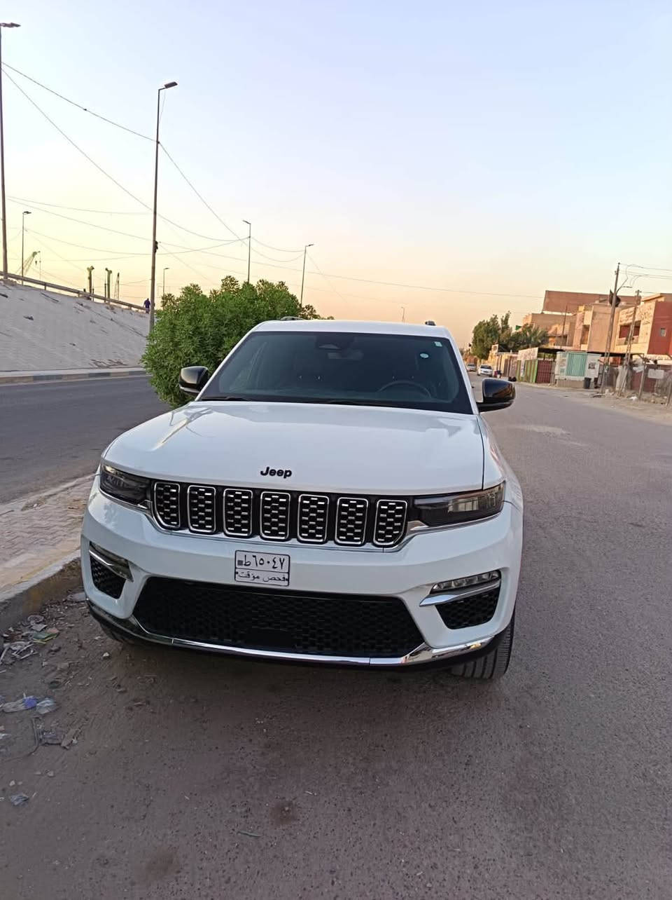 السلام عليكم للبيع (دخول جديد)
جيب كراند شيروكي 2023 لمتد  الشكل الجديد 
بدووون رقم 
مكينه 6 سلندر 3600 
لون ابيض
رادار المحافظه على المسار داخل الخطوط
رادار مثبت سرعه تفاعلي 
شاشه لمس كبيره
5 راكب (المرغوب)
تبريد قطعتين ثلاث مناخات ثلججج
رادار مانع تصادم امامي خلفي بريك طوارئ
رادار نقطه عمياء
كير ماوس
تدفئه بالستيرن 
شفتات ستيرن
سايد بريك الكتروني
اوتو هولد
جنطه كهربائيه شفط

السياره نضيفه جدا ومابيهه اي نقص
صور الحادث مرفقه وي الصور
السعر 240 وبيها مجال 
للاستفسار
‏‎ +964 770 981 9534


**إذا كنت صاحب هذا الإعلان وتريد حذفه لأي سبب، رجاءا أرسل رسالة إلى الدعم الفني**