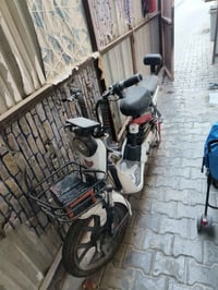 أريد أبيع الدراجه هايه ناقصه باتريات ليريد يشتريه يجي خاص السعر 150 ال...