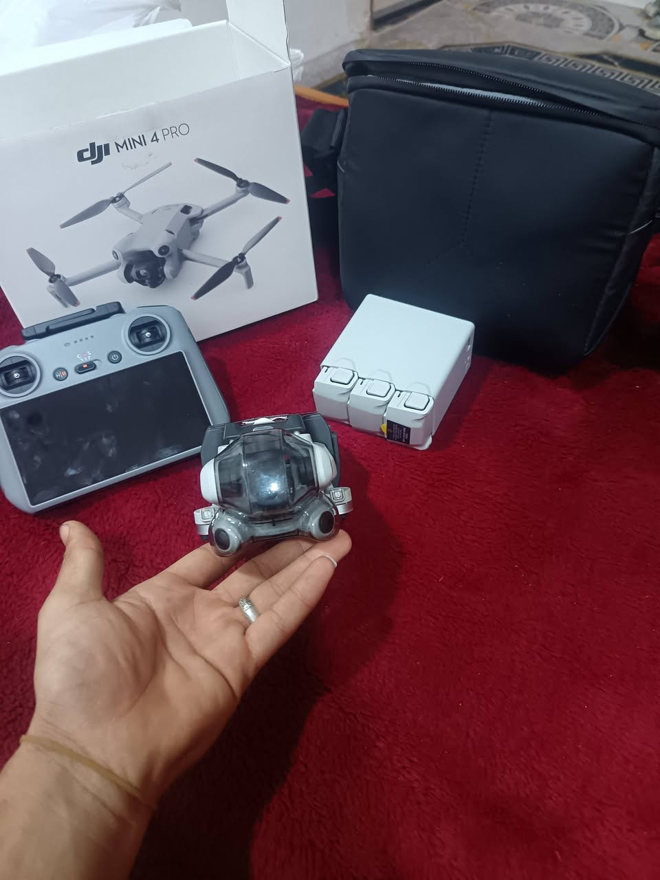 درون مني 4 برو  جديده معنه كلمه نضافه 100/95
 كامل ملحقات   1550 بيه شوي مجال مكان بصره  رقم ***********
