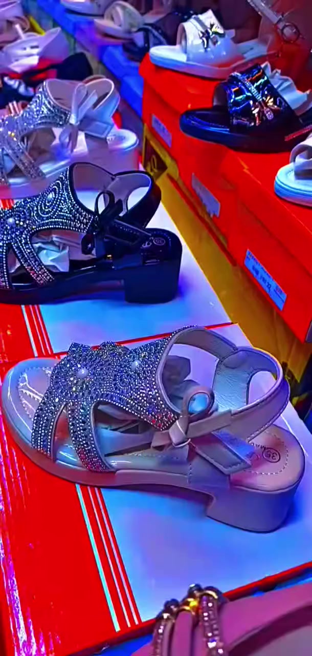 متوفر احذيه بناتيه 💃🧚  القياسات من 30 31 32 33 34 35 36. ♥️ العنوان بغداد الكريعات مقابيل حسينية الجوادين ❤️🫶❤️ *********** 🙏
