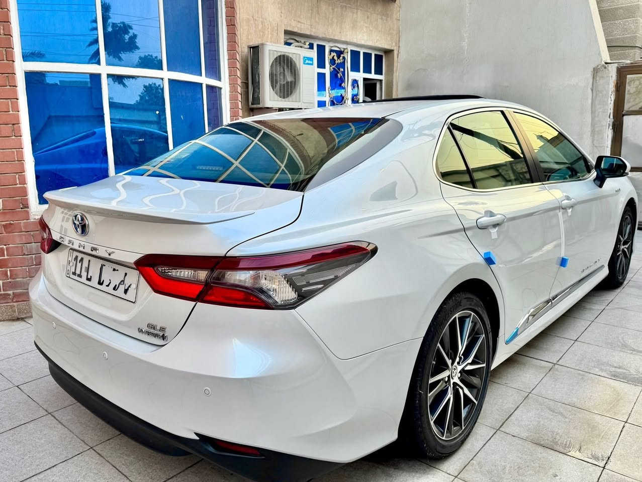 للبيع كامري هايبرد 2024 gle
رقم بغداد ماشية 55 الف
كفالة عامة 
خليجي عبد اللطيف  
عليها تايرات برجستون جديدة
المواصفات
 GLE 
محرك 2500 
بصمة تشغيل
فتحة
شاشة
كامرة
كرسي السايق كهرباء 
بردة كهرباء 
حساسات امامي خلفي 
هاند بريك بصمة
3 انظمة قيادة 
الايكو والسبورت والنورمل 
مصابيح امامية زنون 
اوتو هولد 
ايڤي مود 
اشارة بلمري 
وباقي المواصفات المعروفة 
مكان السيارة اربيل
***********
