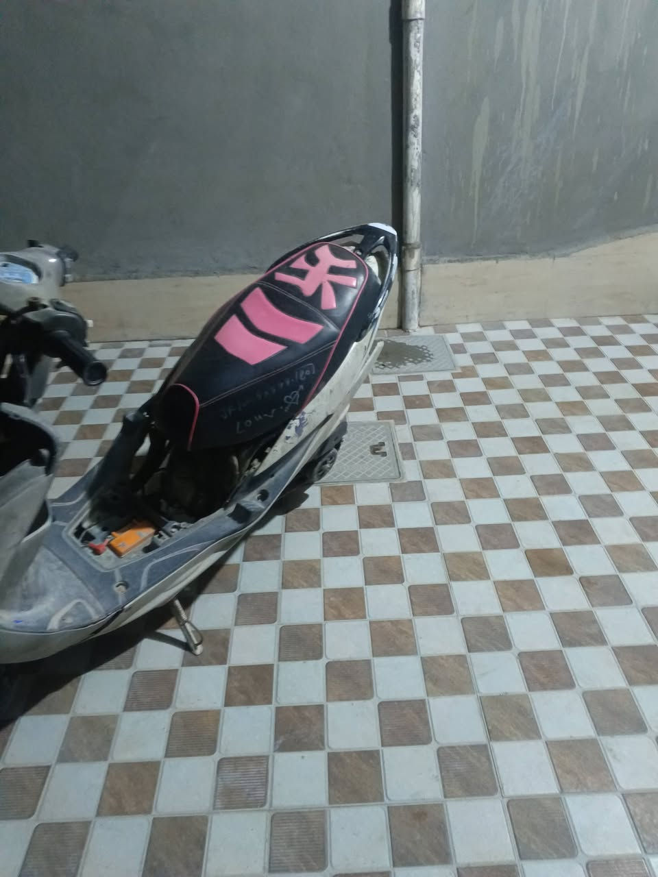 السلام عليكم 
دراجه ماكس قجمه كايمه للبيع كوم حديد 100 قفل


**إذا كنت صاحب هذا الإعلان وتريد حذفه لأي سبب، رجاءا أرسل رسالة إلى الدعم الفني**