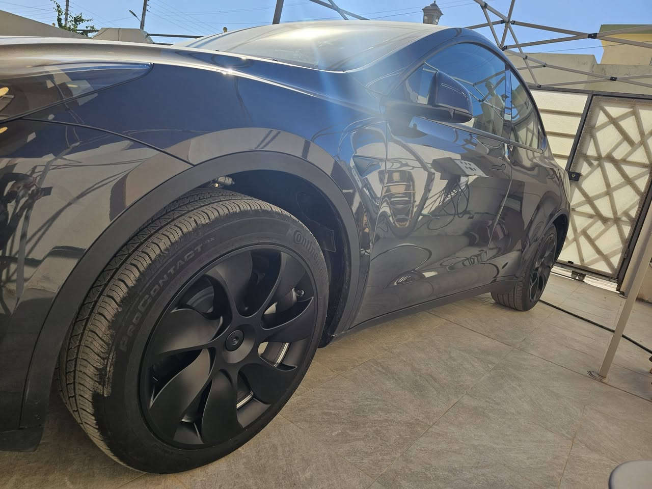 السلام عليكم .. رمضان كريم والله يتقبل الطاعات
منو يريد يشتري تسلا y مناسبة 
للبيع فقط ... وكتبت التفاصيل كاملة 
تسلا واي موديل ٢٠٢٤ تك ماطور رقم بغداد
مربوطة عالموبايل وجاهزة اون لاين اخر تحديث ٢٦
حادثها صندوك وجاملغ خلفي يسار
بدون ايرباك .. كلها سليمة
بجمها كبس بدون اي تغيير
صور الحادث مرفقة
تبريدها ماشاء الله ثلج بعز الصيف
ماشية ٢٢ الف ميل 
صارلها سنة وشوية عندي
بيها الصندوك مبدل ومصبوغ
والجاملغ الخلفي الايسر صبغ فقط
الاضافات اللي سويتها
ستيرن يوك تسخين .. والاصلي موجود
شاشة امامية صغيرة مال عداد (متأثر عالتبريد الامامي)
بانوراما سقف كهربائية مو يدوي ممتازة بلون الداخل بالضبط
شاحن تسلا ٤٨ امبير اصلي اصلي .. اخذتة جديد من شركة تسلا ابو السبعة ونص متر
والله صار وي النقل ب 530 دولار
الجام الخلفي المضلل بدلتة بجام xyg 
السيارة ماشاء الله جاهزة من كلشي ومحاط عليها غير مي الزراكات
الملاحضات 
بيها فطر بالبانوراما (خارجي)
وكلشي مامأثر لان متكونة من ٣ طبقات
يعني الداخلية سليمة
سعرها مال بيع ١٨٥ ورقة
والله صارت علية ب ٢٤ الف بوقتها
واريد ابيع هسة لان انقبلت دراسات ورح اسافر سنتين
وحرامات تبقى نايمة بالبيت
والف عافية عاللي تصير من نصيبة
و اي استفسار اني حاضر 
رقمي ***********
مكاني الرمادي .
