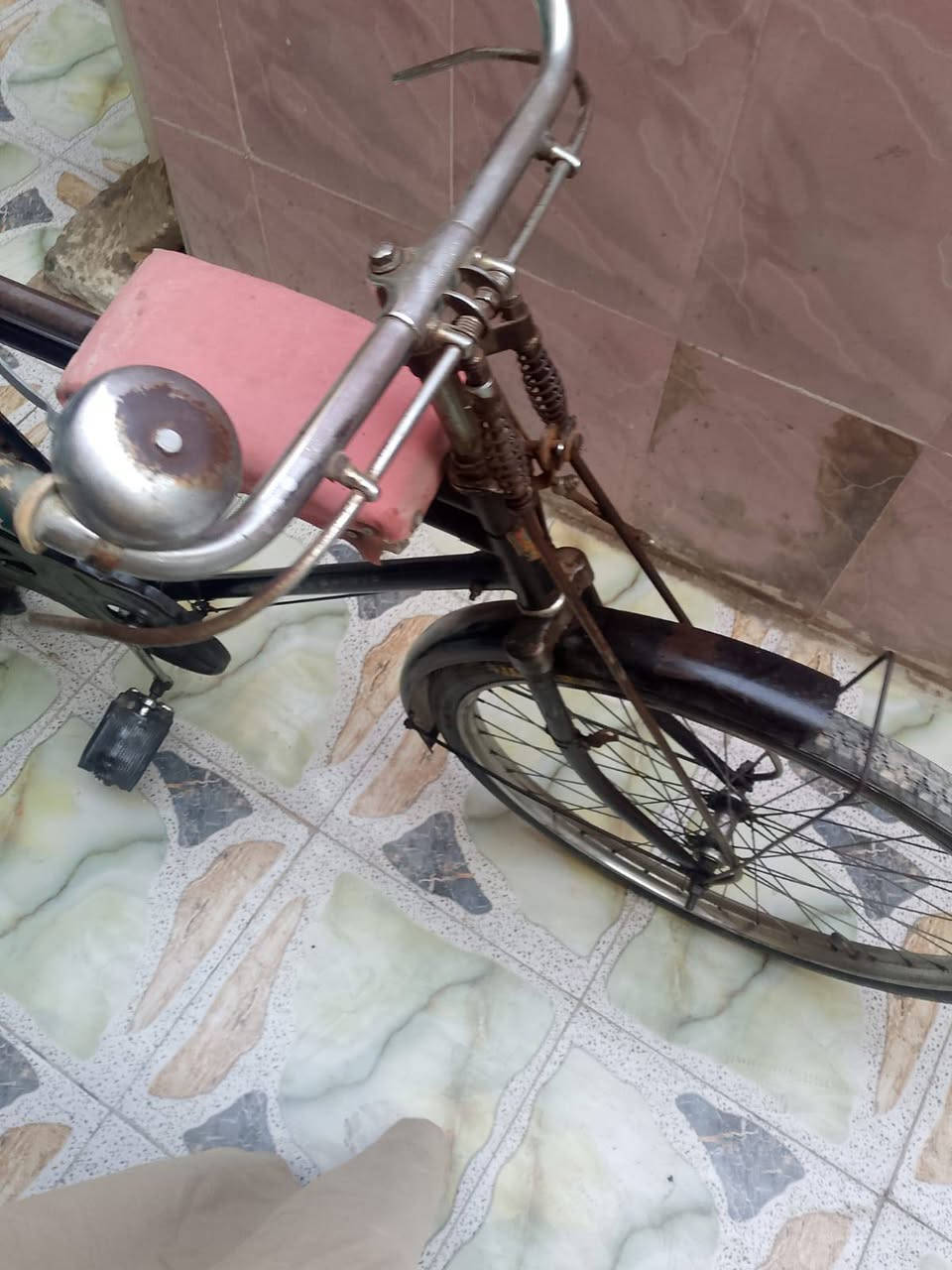 بايسكل هندي باب اول تكمه كامل السعر 60الف نظيف كامل جاهز ابو رمانه هاتف ***********
