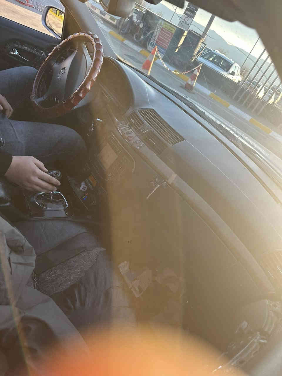 بوفروشتن مارسیدس
غواص 2004 
سعر 38 گەلأ ومعامەلەکی زور کەم
ساغ ساغ 
بئ رەقەمە 
هەموو گیانی بەشرت 
کارەبای وشتی هەموی ئیش ئەکا 
مکینەی ٦ بەشرت 
کیری بەشرت 
گیانی هەموی لەسەر بیلاد ماوتەوە 
4دەبلی کراوە بە دبل ولوی عادي 
ناونیشان - سلیمانی 
گورینەوە - شاهینە - ملیکە
***********
