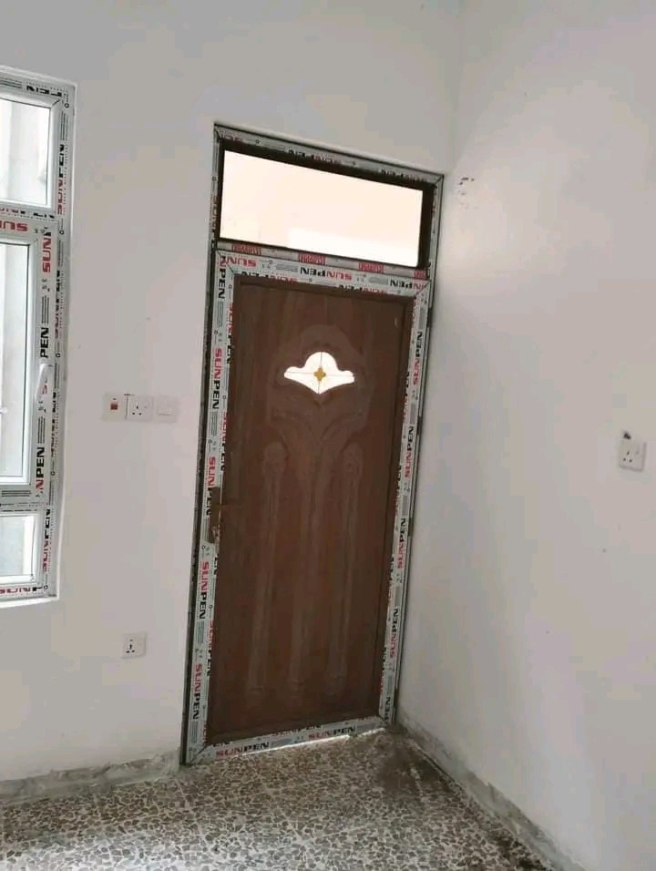 # عروض نهاية العام!
1. *شباك*
- سلايت ثلاث خطوط: 45 دولار/متر
- أبيض: 27 دولار/متر
- ألوان: 37 دولار/متر
2. *أبواب*
- أبيض: 110,000 دينار عراقي
- صاج ألوان: 175,000 دينار عراقي
3. *مواصفات*
- مواد تركية عالية الجودة
- أسعار خاصة بمناسبة نهاية العام

# معلومات الاتصال
- الهاتف: ***********، ***********
- العنوان: الموصل، الجانب الأيمن، مدخل الزنجلي، مقابل شركة الهشام للتجارة والمواد الغذائية، معمل الإبداع الهندسي.

# لا تفوت الفرصة! زورونا اليوم!
