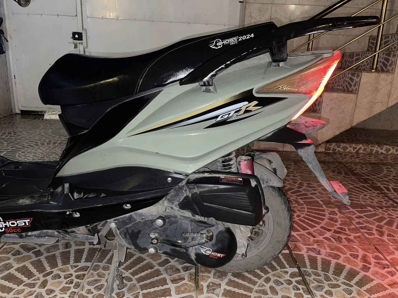 السلام عليكم 
ماطور #للبيع  Ghost موديل 2024 جديد و مكفول من اي عطل و مكينة جديدة ما مفتوحة و تايرات جديدة و شغال 100‎%‎ 
مكاني فرمان بران للتواصل 
***********
