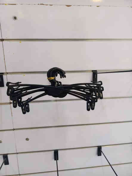 غراض محل للبيع إستخدام قليل جدا 

تعلاكة شالات وربطات عدد مفتوح 

تعلاكة ملابس داخلية عدد مفتوح 

استاند شالات وربطات كامل 

للاتصال ***********
