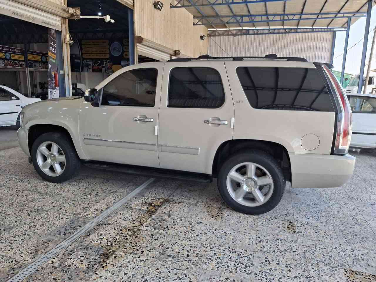 سلام عليكم 
تاهو ٢٠٠٩ فول مواصفات LTZ 
كفاله عامه من الكص والعشائر ولانتربول فقط جاملغ أمامي مصبوغ 
السياره كلشي مابيها انكر سويج وطلع
سياره مال جناي وتعبان عليها  
السعر ٨٠ 
***********
