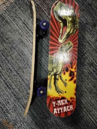 زلاجات جديدة غير مستعملة ولعبة الهوكي استعمال قليل اخت الجديدة أغراضها...