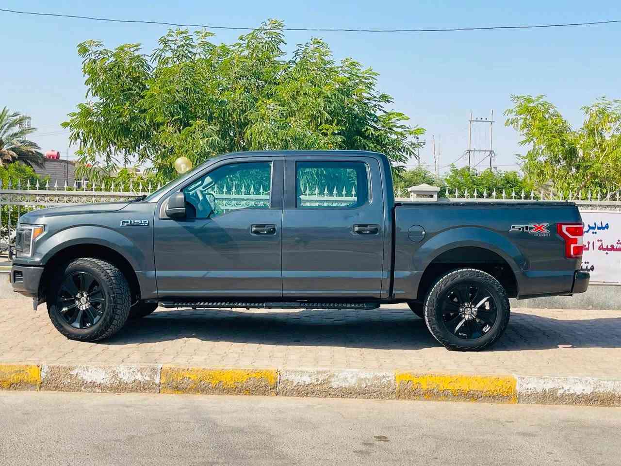 فورد F 150. 4*4
موديل 2020 محرك V8 5.0 تنفس طبيعي المرغوب .
سياره بدي قصير باب طويل . 
موصفات STX شاشه كامره حساس جلد سياره جاهزه مناقصه شي . حادث  جاملغ وبنيد صبغ فقط 
سعره 238 وبيه مجال .
مكان سياره المنصور .
للاستفسار / *********** بغداد, العراق

