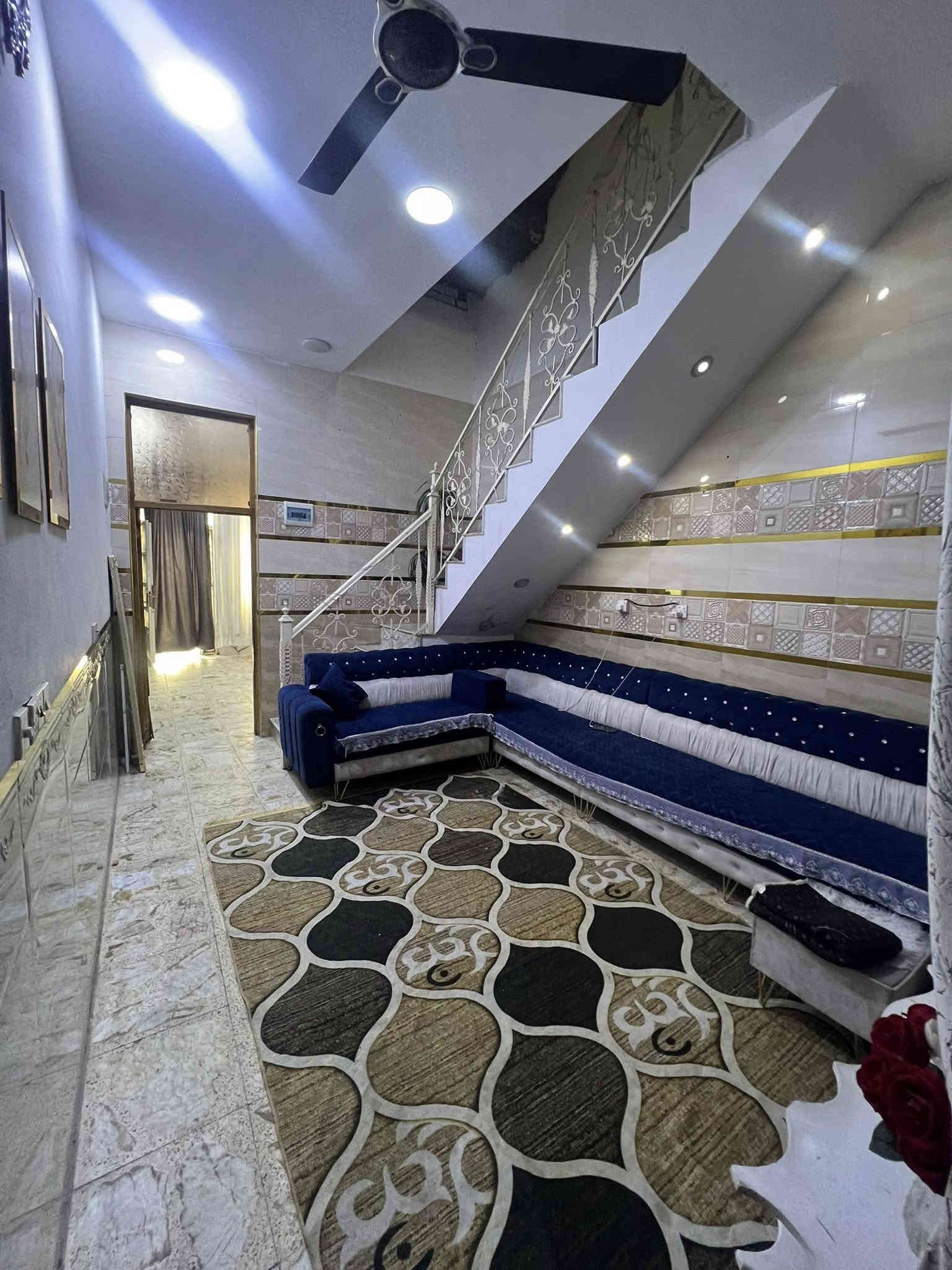 🔴🔴🔴🔴🔴🔴🔴🔴🔴 
إعلان بيت مســاحة 75م بنــاء حديث 2023 طابقين
_______________________________________

الطابق الارضي يحتوي على استقبال + صالة + غرفة نوم + حمام + منور + ترك مثل ماموضح في الصورة 
_________________________________________

الطابق الثاني يحتوي على غرفتين + صالة + حمام 

ملاحظة :. الطابق الثاني يحتاج الى بياض فقط 

عنوان الدار:. كفاءات العبيدي قرب شارع مدرسة بغداد / قرب افران السلام 

للأستفسار الاتصال على الرقم التالي

    ***********
