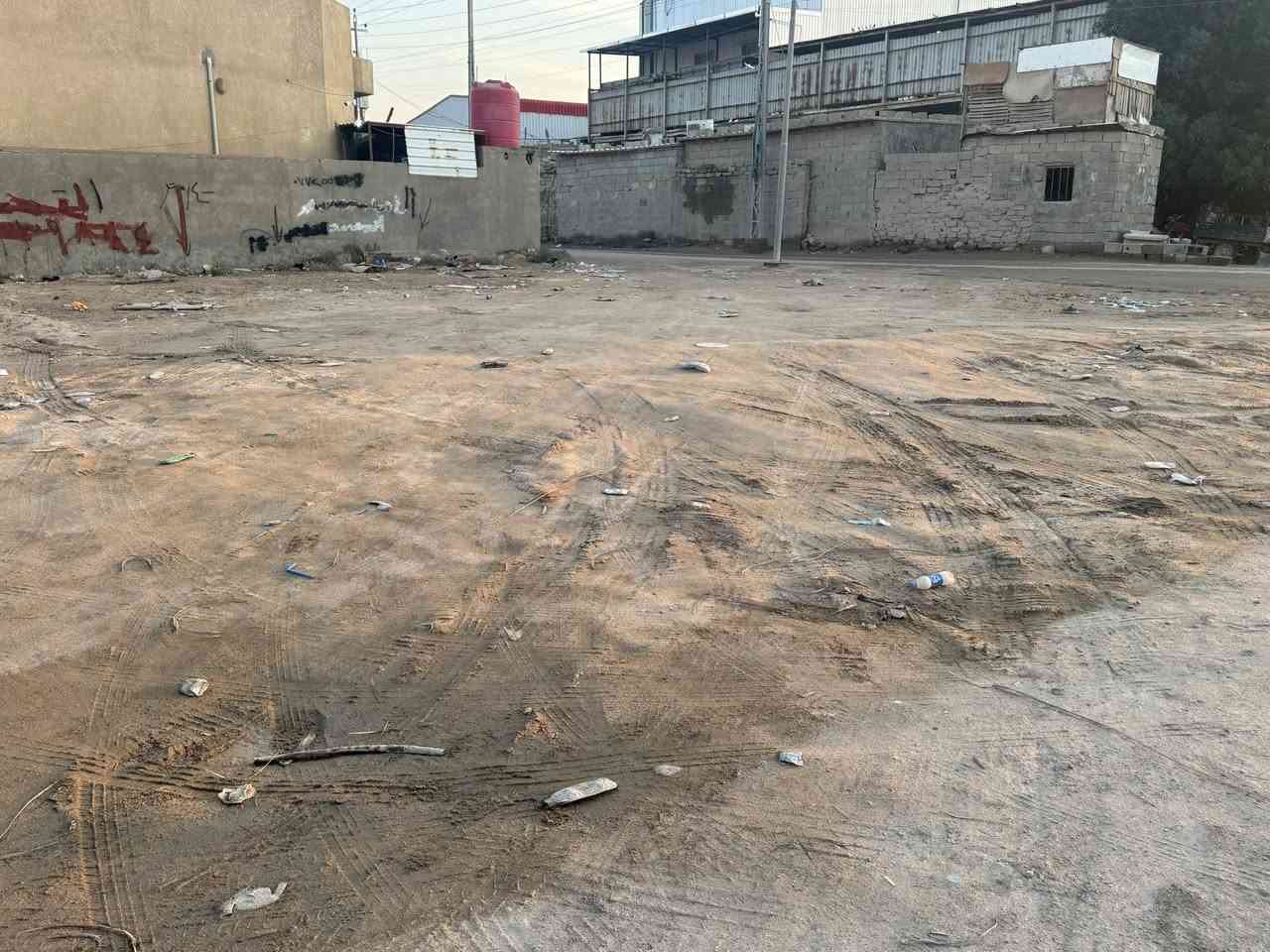 السلام عليكم للبيع فقط قطعة ارض طابو زراعي بمنطقة حي الزيتون سند 25كبل وكالة خاصة باسمك تدخل سهم بالطابو باسم عراقي شرط تتواجه وياه منطقة تعتبر طابو صرف من كد مامرتبة تبليط خدمات كامله مكمله بضهر جامعة الشرق مقابيل السجن والعلوة  مساحته 190 متر تقريبا  المنطقة كله بناء جديد وناس مرتبة كهرباء ماء تبليط ابابك سعره 67وبيه مجال تعتبر مركز مدينة كلشي قريب عليه شارع الوفود 5دقائق عنه والقطعة ثاني قطعة بالمنطقة بصف الركن موقع كلش حلو ومميز ***********
