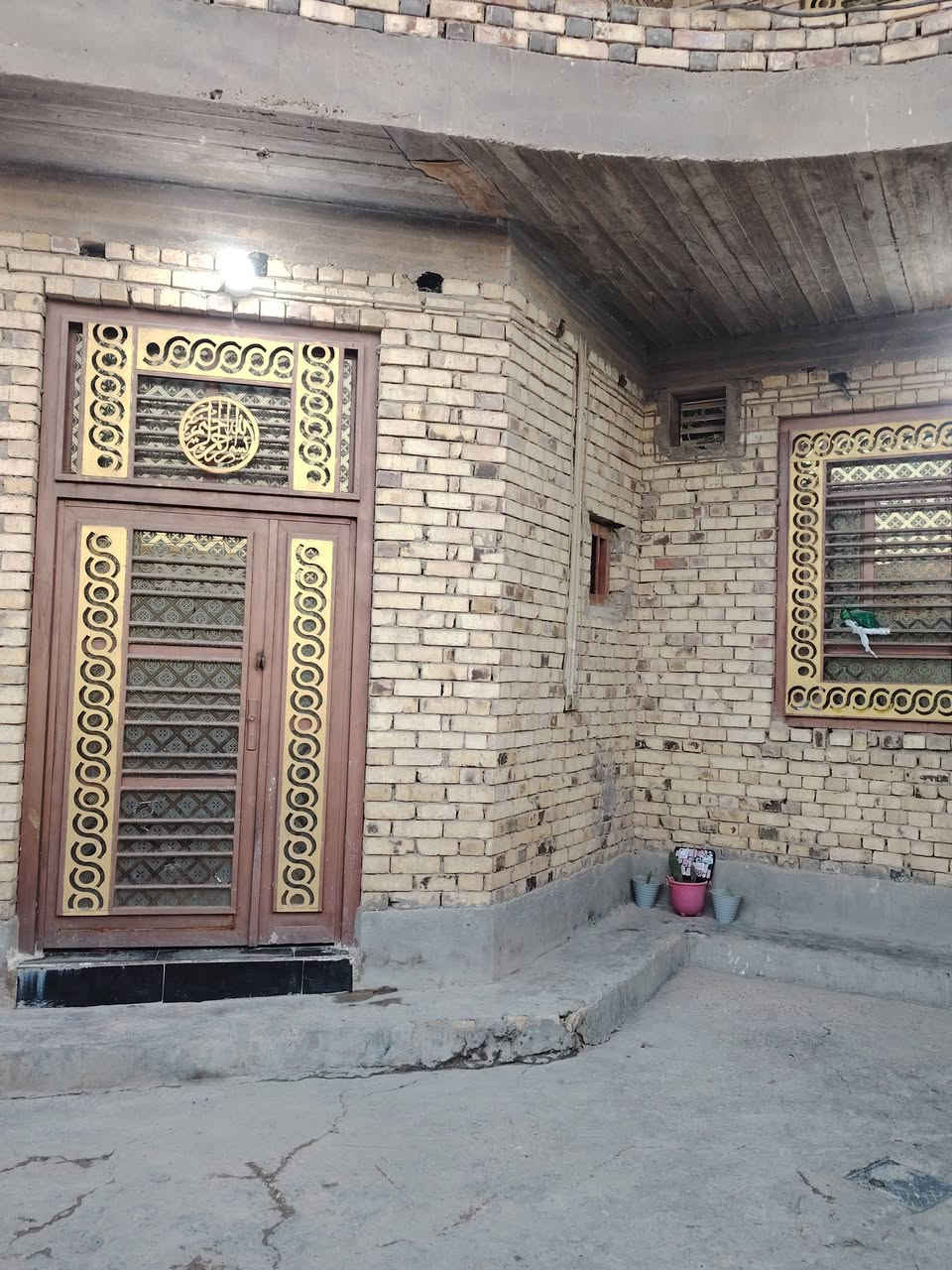 بيت طابقين طابو صرف المساحه 250 متر
الواجه 12متر ونزال 21متر
البيت يحتوي على
استقبال 
غرفه عدد4
صاله عدد 2
مطبخ حار وبارد
صحيات داخليه وخارجيه
وكراج سياره
بنا جديدوحديث مسلح كونكريت
والعنوان حي الزهراء شارع 20 خلف المعهد الفني
الاستفسار على  ***********

