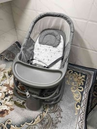 كرسي طفل هزاز كهربائي نضف جدا قبل شهر اشتريته ابيع ب ٤٥الف 07700731342