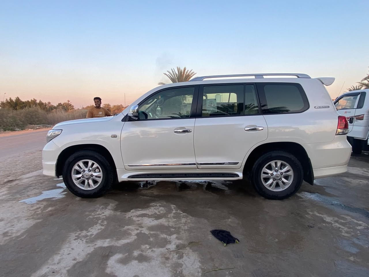 السلام عليكم لاندكروز 2011 ستينيه اصل V6  كشنات بقلاوه رقم بغداد الجديد هزه وفحص وسنويه كله جديد مكينه وكير وحداديه كله مكفول مامفتوحات بشرط الفحص تخم تاير جديد السياره مكفوله كفاله عامه ماشية ١١٥  
الموصفات
كشنات بقلاوه جلد +ثلاث حركات 
شاشه 
كامره 
فتحه سقف 
بصمه +بصمه ابواب 
يدات نيكل 
مري كهرباء +اشاير بل مري 
حساسات امامي خلفي 
تحكمات ستيرن جهتين 
بعد بيه هواي موصفات معروفه مواصفات الستينيه فول 
***********
سعره ٣٠٨
