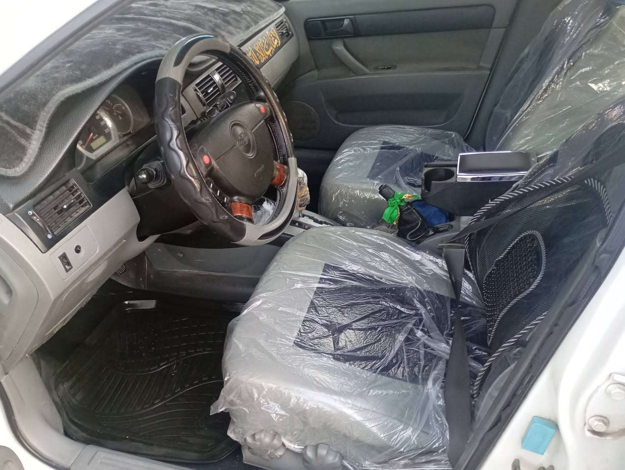 سلام عليكم 
اوبتراه 2005 بيه مكانات صبغ وهذا سونرها مكينة وكير مكفولات صدر امامي خلفي جديد دوشمة جديدة تخم تاير جديد هزة جديدة رقم انكليزي بغداد سياراة احلى من صور 
سنوية لى 2028  مكان سيارة بغداد: سعر/64 
رقم الهاتف//***********
