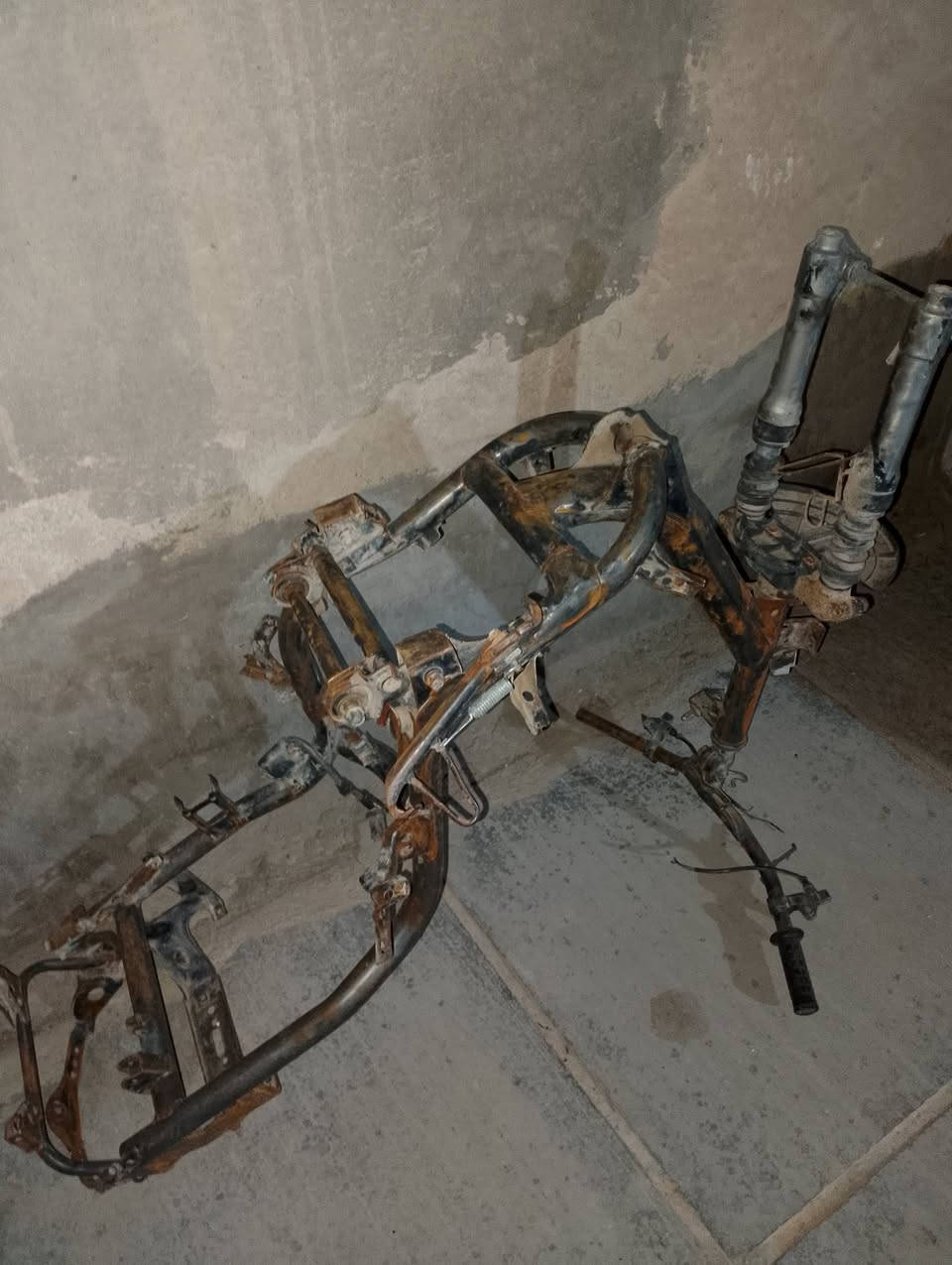 السلام عليكم مكينة فراشة.. مامفتوحة شرط +شاصي محكوك وجاهز.. للبيع.. اتصال ***********
