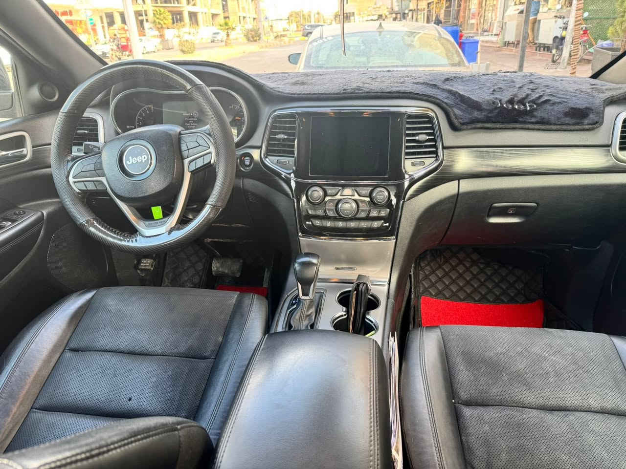 السلام عليكم ورحمة الله للبيع جيب وارد أمريكي موديل ٢٠٢١ ضررها جاملغ وبنيد فقط بدون شاصي تخم تاير ماشيه ٧٥ الف مواصفات جلد كشنات كهرباء جنطه كهرباء كل السياره على وضع الشركه كير ومحرك كله شركه محرك ٦ سلندر ٣٦٠٠ بلادي رادار امامي رقم بغداد الجديد تحويل مباشر سعرها 215 وبيها مجال للشراي مكان السياره بالرمادي***********
