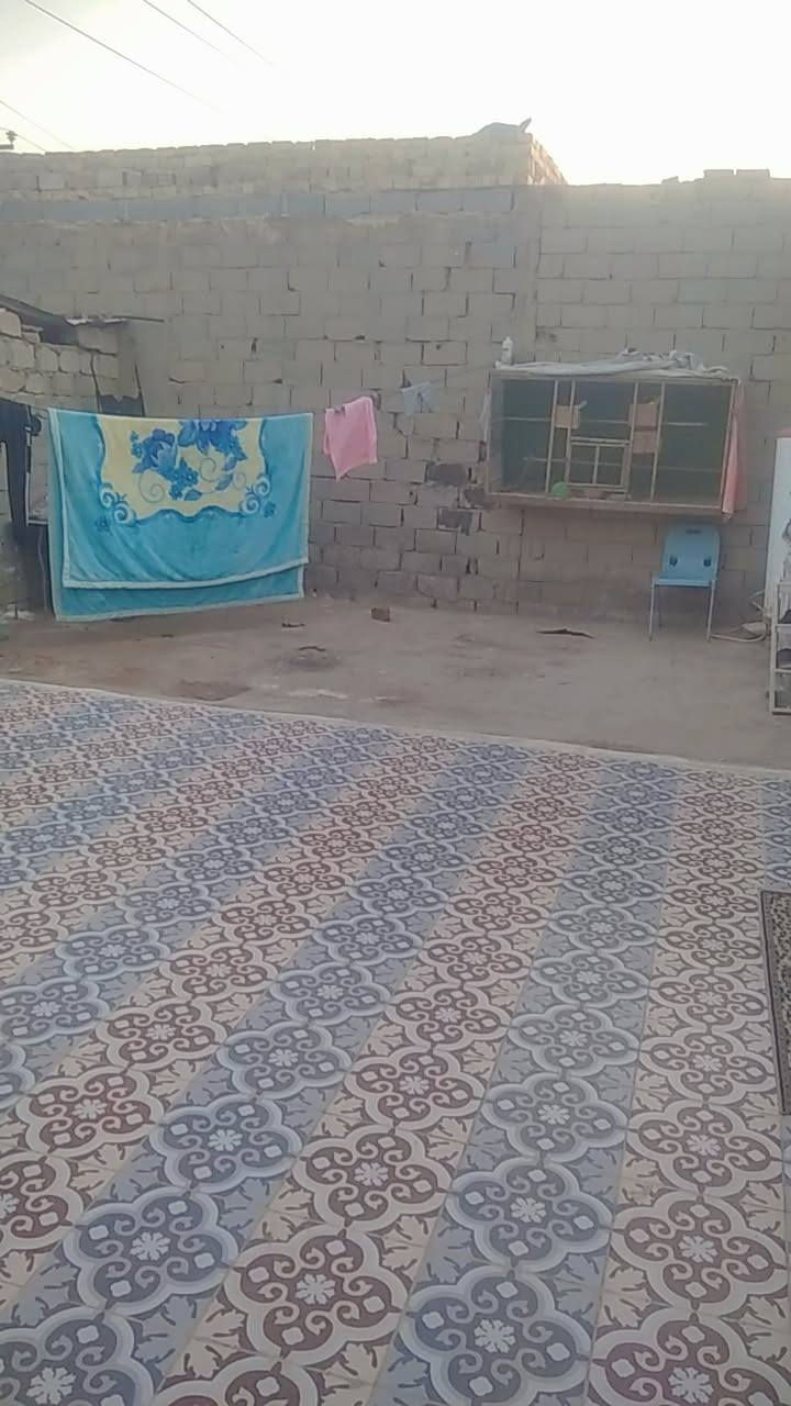 بيت للبيع مجاوز يتكون من غرفتين وصاله ومطبخ وحمام ومنور وطارمه بيت جاهز رقم ***********
