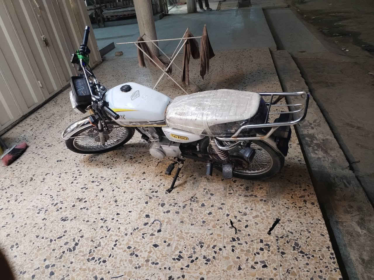 دراجه للبيع تايكر موديل ٢٣ نضيفه كلش كلها شغاله شرط شركه مامفتوحه أوراق ٥ لسعر ٦٠٠  مكاني عزيزيه للاستفسار تصل ***********
