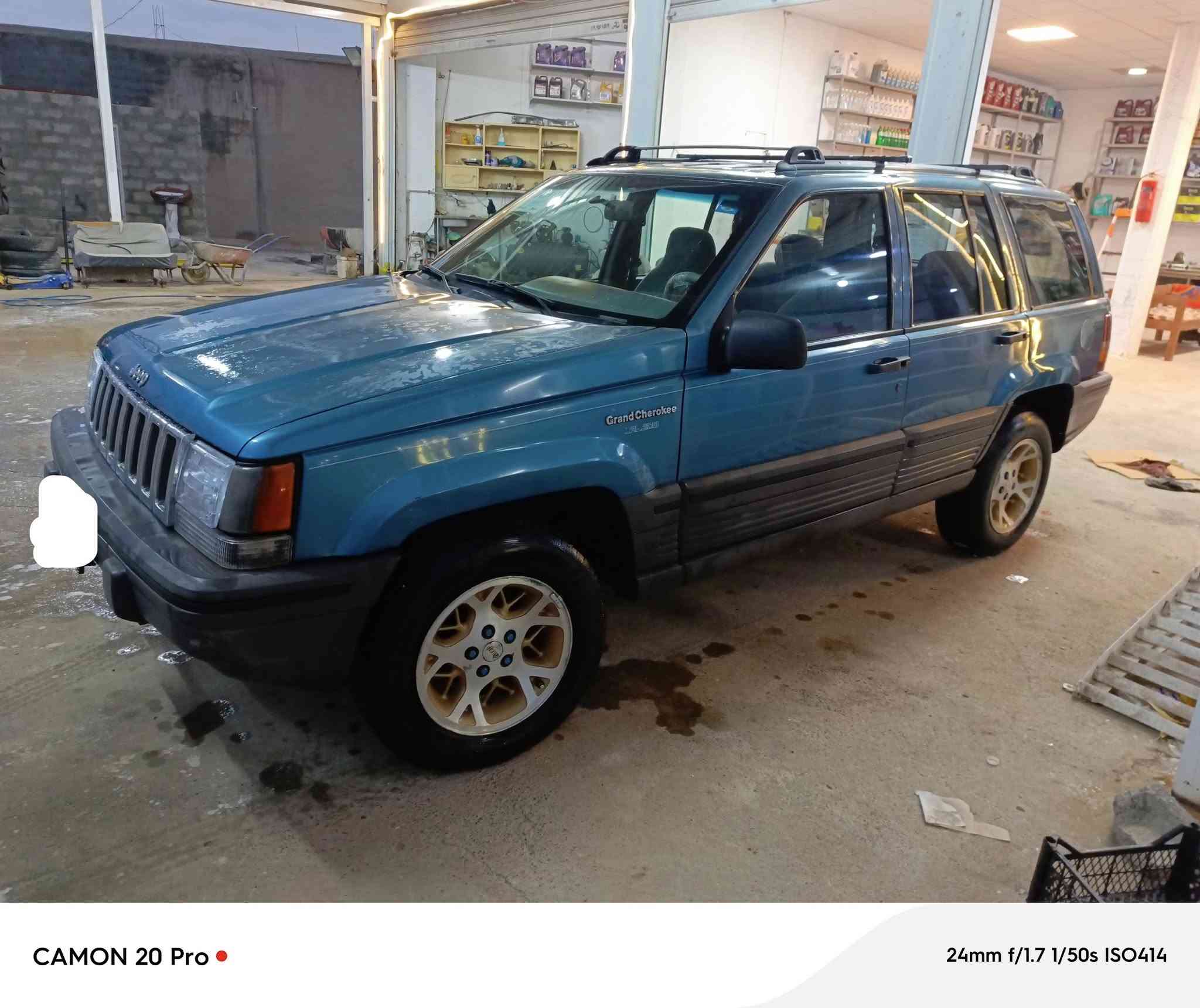 السلام عليكم 
 للبيع سياره جيب شيروكي 
موديل 93
عل وضع  البلاد
قطرة صبغ مابيه
كير محرك بلاد 6 أوتو
صدر امامي خلفي جديد 
تبريد تدفئه شغال
تايرات جدد 
جوم 4كهربائي
سياره مال جناي 
كهرباياته كله شغاله
رقم نينوئ سنويه خضره منتهيه بل 19 
روجتله معامله كامله وهزه باقي  عل بصمه 
وباقي التفاصيل اتصل واني حاضر 
السعر 50
مكان السياره كركوك فضاء الحويجه 
للستفسار اتصال عل رقم ***********
