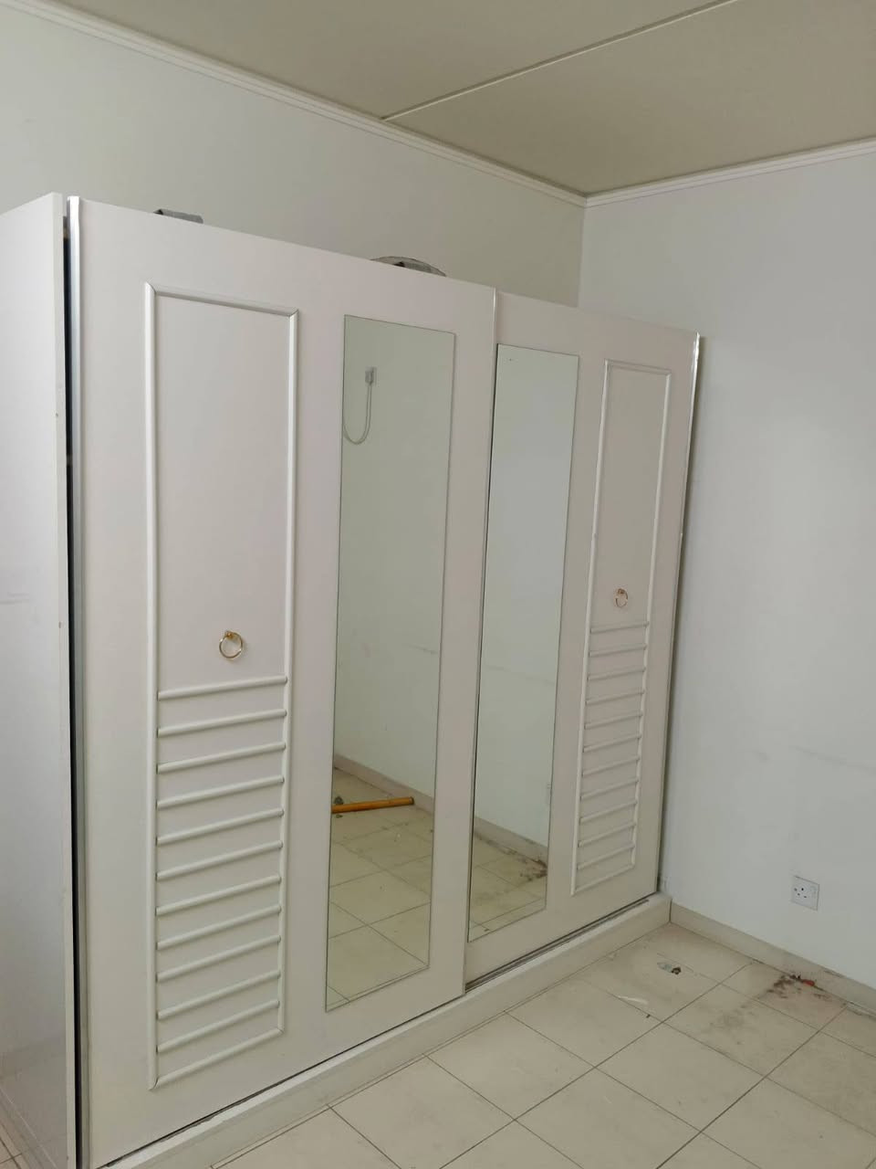 غرفه 5 قطع البيع بدون دوشك سعر 300 قفل مكانهه بسمايه  وعندي نقل ***********
