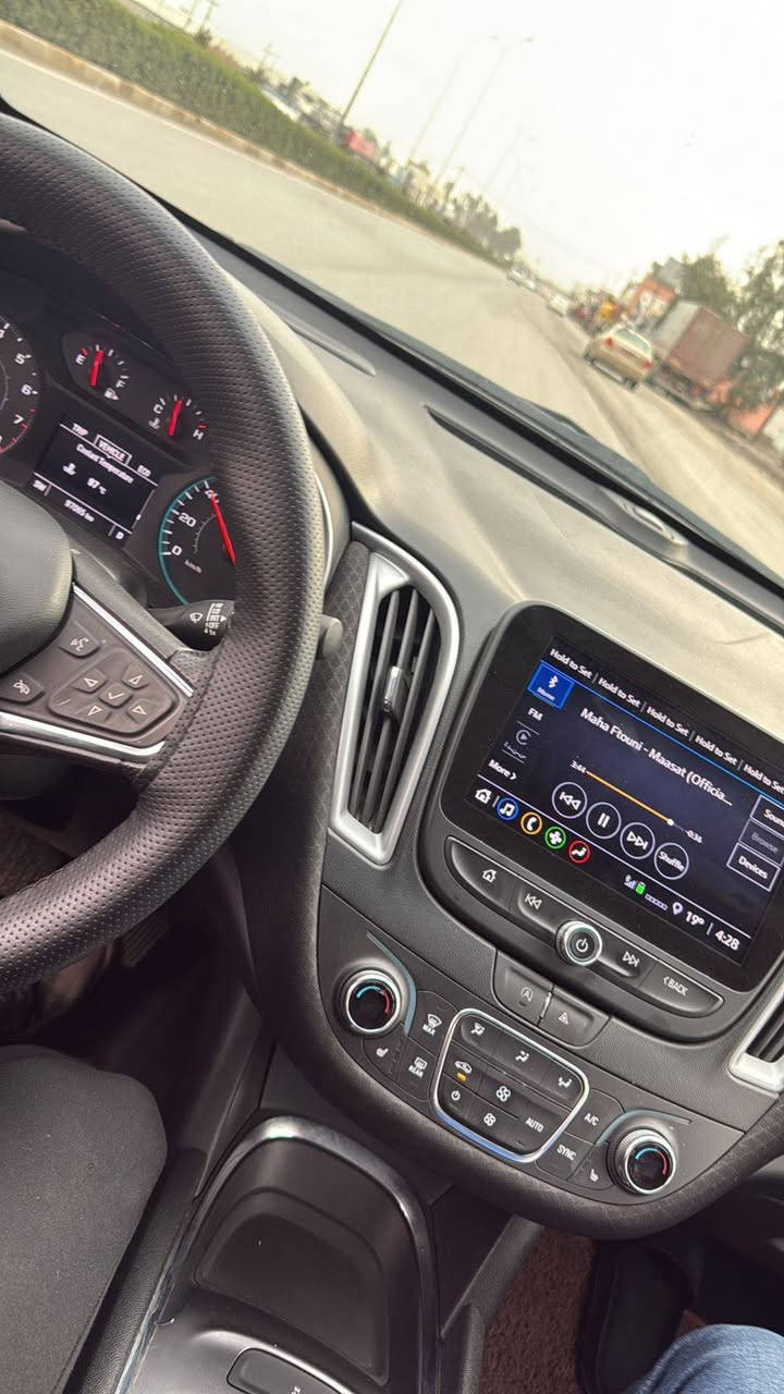 #الرقم : اربيل السيارة باسمي
هزه ورقم الجديد

2023
السيارة بدون ايرباك وجديد بمعنى الكلمة كلش..
اي نقص مابيه ابد كلشي متصرف علية 

#المواصفات : فول ماعده فتحه 

▪️السيارة : شيفرولية ماليبو لون ذهبي

▪️المحرك : 1.5L توربو (اربعة سلندر)

▪️عداد المسافة : 60  ميل حقيقي 

▪️حجم الويل : ويل كب حجم 19

▪️بصمات عدد 1للأبواب مع بصمة جنطة وبصمة تشغيل 

عن بعد
فول حساسات فول رادت

▪️لايتات اصفر والعالي زنون ابيض مع كشافات دعامية LED

▪️سايد بريك دگمة

▪️شاشة الدشبول حجم كبير ( ايباد )

▪️كامرة خلفية دوارة اصل مع الستيرن

▪️كشنات السيارة مخمل اسود 

▪️سبويلر خلفي اصل

▪️حساس خلفي

▪️تحكم فول كهرباء لكرسي السائق

▪️ تشغيل عن بعد

▪️جنطة كهرباء

▪️سستم صوت 

▪️تحكم ستيرن جهتين بلوتوث وحاكية وكروس سرعة وتحكم صوت 

▪️نظام ABS مانع انزلاق

▪️حادث السياره  باب ٢ عكس السايق بدون دخل 

السعر المطلوب :١٣٦ وبيه مجال الشري
العنوان بغداد الدورة ابوطيارة

‪***********
