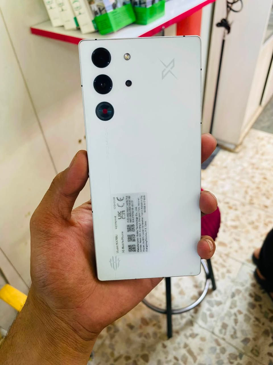 ريد مجك 10 pro
ذاكره 256 بطاريه 7200 نضافه 100 ب 100 لون ابيض مميز .شفتات منه وبي ببجي يفعل 120 فريم 

هيرتز الشاشه 144 مروحه تبريد منه بي مواصفاته معروفه سعره 725 وبي مجال قليل  كفر وشاحنة اصليه 

مكاني كربلاء حي العامل سوق الاخير  ***********
