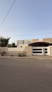 دار للبيع ركن في مجمع الجوهره   مساحة 250 متر واجة 12 ونزال 25  مقابل ...