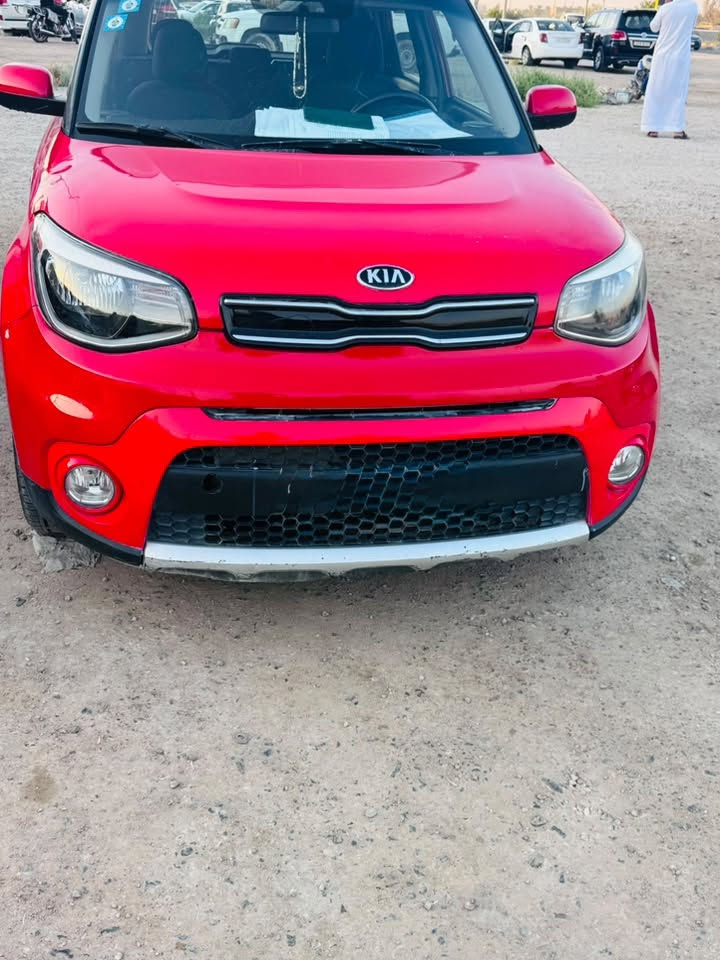 السلام عليكم كيا صول موديل 17 مكينه 2000 سياره جاهزه من كلشي ماشيه 80وبيها سونار المندلاوي وسونار ثاني رقم بغداد باسمي رقم انكليزي جديد هزه جديده تحويل ثاني يوم تخم تاير حداديه تبريد ثلج معروضه 110 وبيها مجال لاستفسار ***********
