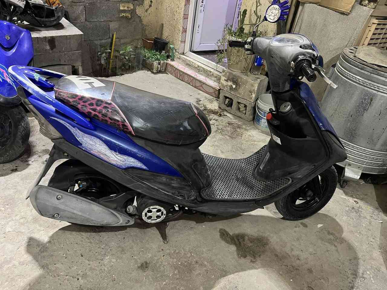 سلام عليكم ماكس عدله للبيع دراجه نقص برغي مابيه مكينه ما مفتوحه سعر 800وبيه مجال حك جيه مكاني زعفرانيه  ما متواجد واتساب ***********
