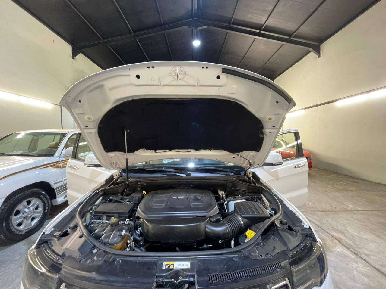 السلام عليكم جيب لاريدو وارد امريكي سيارة كلين وحلوة ونضيفة فول مواصفات للبيع شراي يل***********
