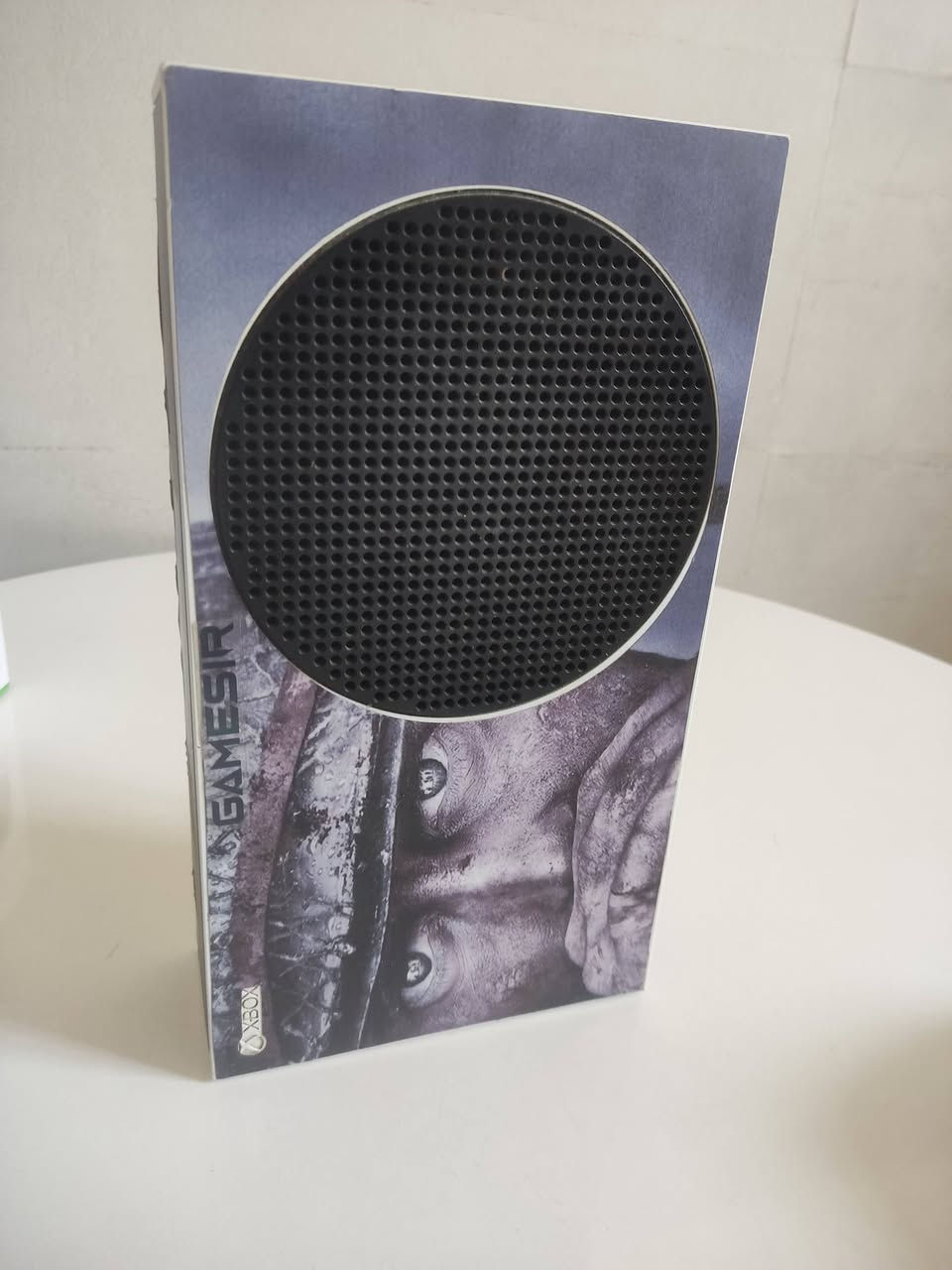 السلام عليكم
اكس بوكس سيريس اس مستعمل مع كامل ملحقاة و جويستك2 اليدة الاصلية و قيم سير توصيل مجاني  السعر 325  او مراوس بلي ستيشن 4 كامل مواصفات

الجهاز شغال نضيف 100 /90 مكفول قسما ابدا مطاب تصليح بس اني فتحته لان به غبرة بسبب تنظيف البيت نضفت بس المروحة ما فتحت فتحة المعالج و الجهاز فول مواصفات 512  گيگا بايت 120 فريم 2k و 4k حسب اللعبة دقة فول و سلاسة فول و يحتوى على مكتبة العاب ضخمة اسمها اشتراك game pass Ultimate تحتوي على اكثر من 2000 لعبة اشتراك شهري ب 5 الاف مضمون بس من خلال توصيتي و تگدر تسوي الحساب مشترك مع اكثر من 3 اشخاص يعني تشتري قيم باس 2 شهر 10الف  انت و صديقك تتقاسمون الفلوس و الكم شهرين بنصف السعر و تستطيع تلعب اجزاء كود بلاك اوبس مجانا من خلال اشتراك القيم باس و مستعمله استعمال شخصي يحتوي على حساب مفعل به اشتراك قيم باس التمت محمل به العاب كود بلاك اوبس 7 زومبي قينشن امباكت ماينكرافت و كم لعبة كذلك مكاني ديالى رقم هاتفي *********** ملاحضة مهمة الجويستك ثنينهن شغالات لكن الجويستك الاصلية تعاني من مشكلة اطلاق النار و التصويب ازرار الشفتات السفلية تشكل و تحتاج صيانة مو مكلفة و الجويستك الثاني القيم سير بعض الاحيان عند تحريك الواير يفصل من الاكس بوكس يجب تحريك الواير مجددا حتى تعمل الجويستك مجددا يوجد توصيل لكافة المحافظات و التوصيل مجاني و السعر قابل للنقاش اقبل مراوس  بجهاز ps4 و فرق طبعا
