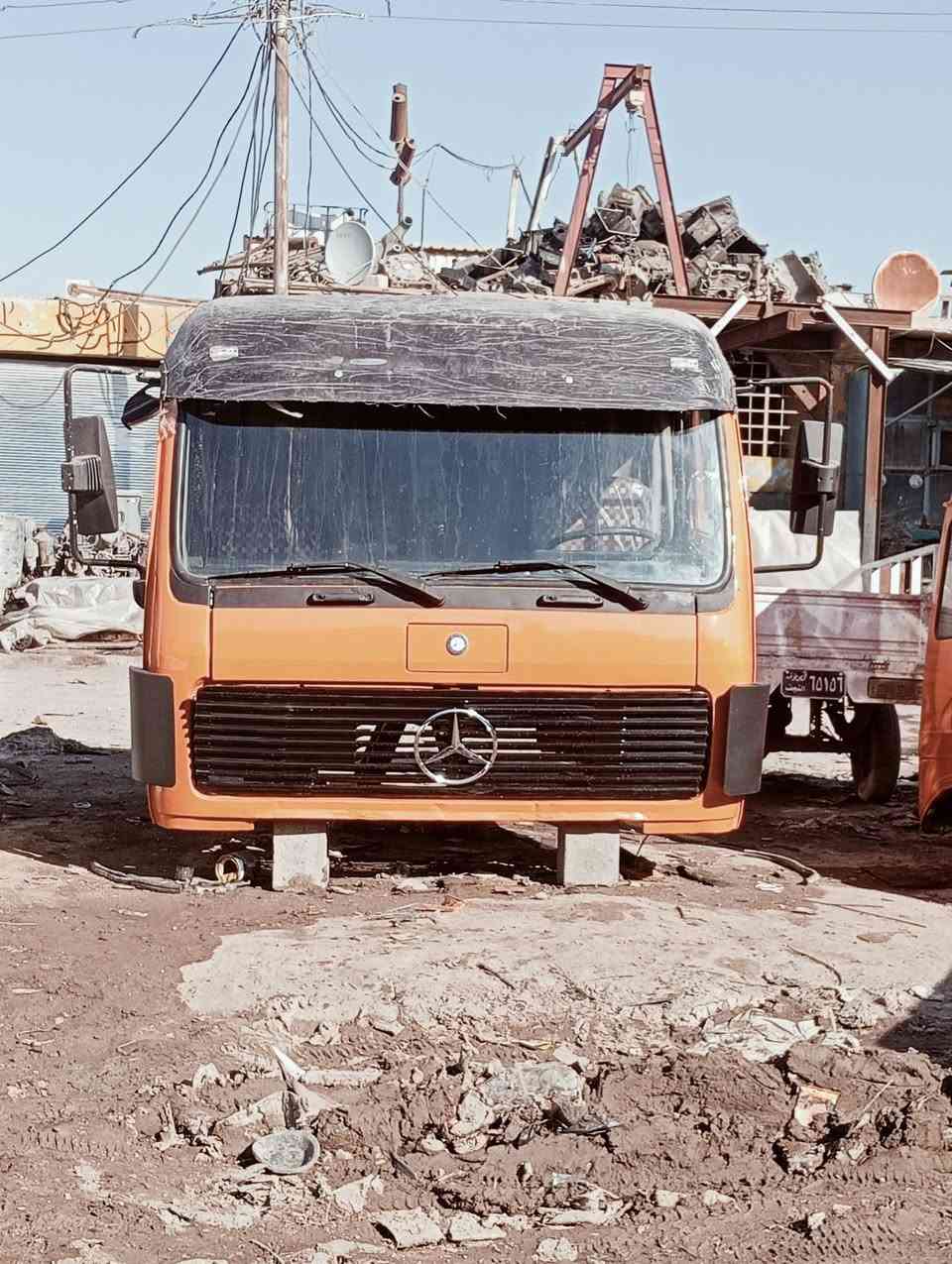 السلام عليكم للبيع ***********
قماره وربع موديل 88 قنبوره عاليه ام الفنجان مصبوغه جماليه كامله مع السوادات العنوان النجف حي الصناعي
