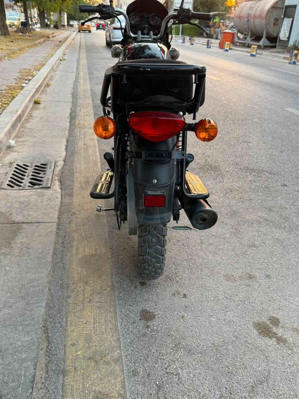 السلام عليكم شباب عندي بوكسر مرقم للبيع✅
 نضيفة ما بيها اي نقص
  بعدها زيرو ماشية بس 20 الف حقيقي 🔥🔥
الدراجة موديل 23 نازلة ب25 
🛑ملاحظة الدراجة ما مشتغلة دلفري مال بيت 
الدراجة ما مفتوفة ولا ملعوب بيها بعدها على براغيها  مال شركة 
الدراجة شخط ما بيها ما مسوية اي حادث 
ناقصها بس سايق🙋‍♂️ 
تحويل ثاني يوم 🤝
السعر 2650 وبيها مجال بسيط
مكاني بغداد يم فلكت ابو جعفر المنصور 📍
☎️للاستفسار ***********
