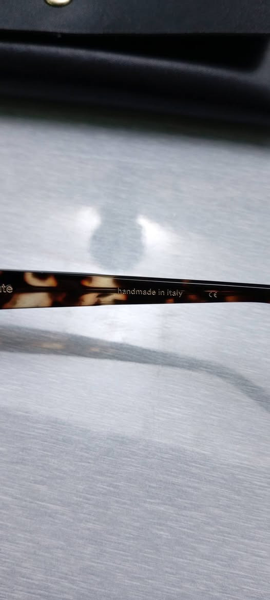 نظارة ماركة ace&Tate ايطالي ارجنال
قياس: 52
عدسات بوليكاربون 
فلتر : uv400 لحماية العين من أشعة فوق البنفسجية 
قطعة جديدة
للاستفسار : واتس اب ***********
