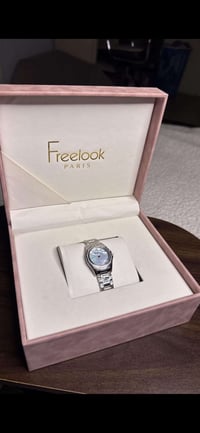 ساعة فري لوك شبه جديد نظيفه جدا  المكينه كوارتز  الخامه ستالنس ستيل ال...