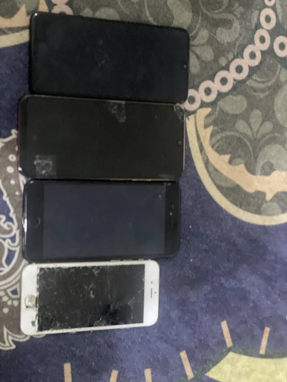 سلام عليكم
تلفونات للبيع كلهن شغلات البورد مالتهن
السفن ذاكره ١٢٨ بطاريه ١٠٠مبدله بس البصمه ما تشتغل مفرمت وكآمل والباقي كله شغال
A21s تلفون كله شغال بس مبدل أيسي 
سكس عادي  يحتاجه بس شاشه مابي ايكلود ورمز 
وهاذه التلفون الجنه ١١ يحتاجه فلات شحن 
كلهن١٢٥ وبيهن مجال كلهن بيهن ضمان 
‏***********
